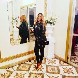 Meet your Posher, Khadija